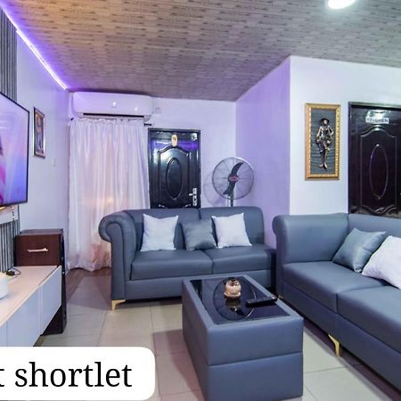 Synott Apartment Ikeja Buitenkant foto