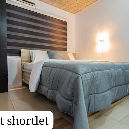 Synott Apartment Ikeja Buitenkant foto