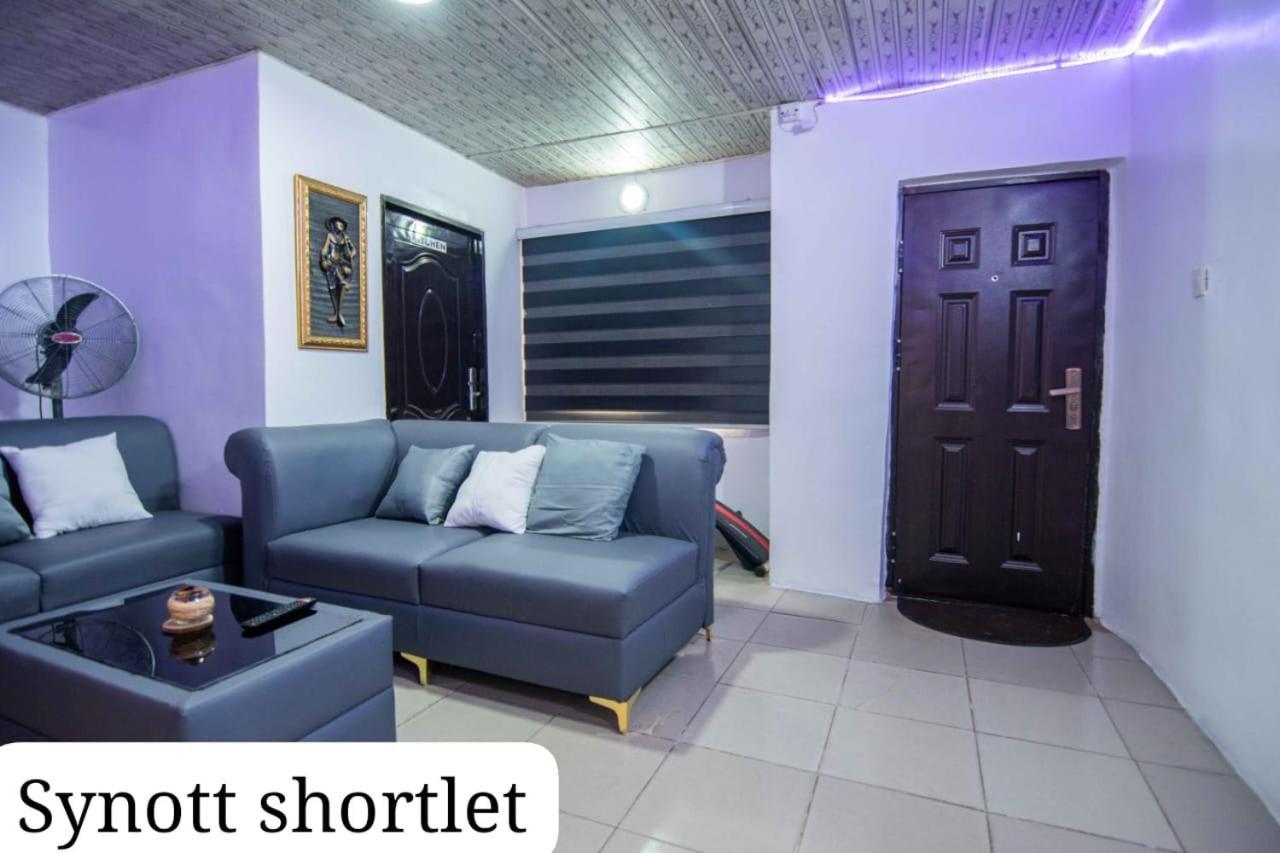 Synott Apartment Ikeja Buitenkant foto