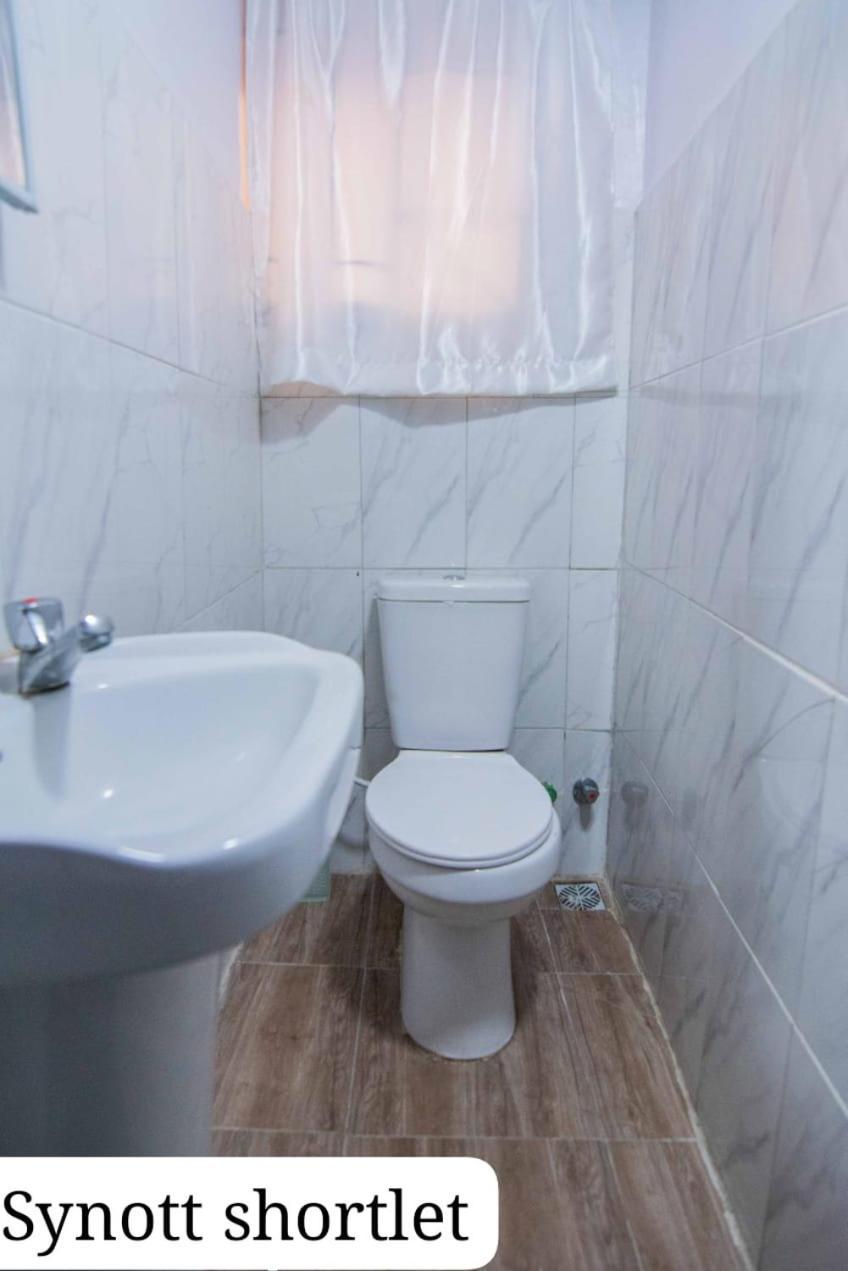 Synott Apartment Ikeja Buitenkant foto