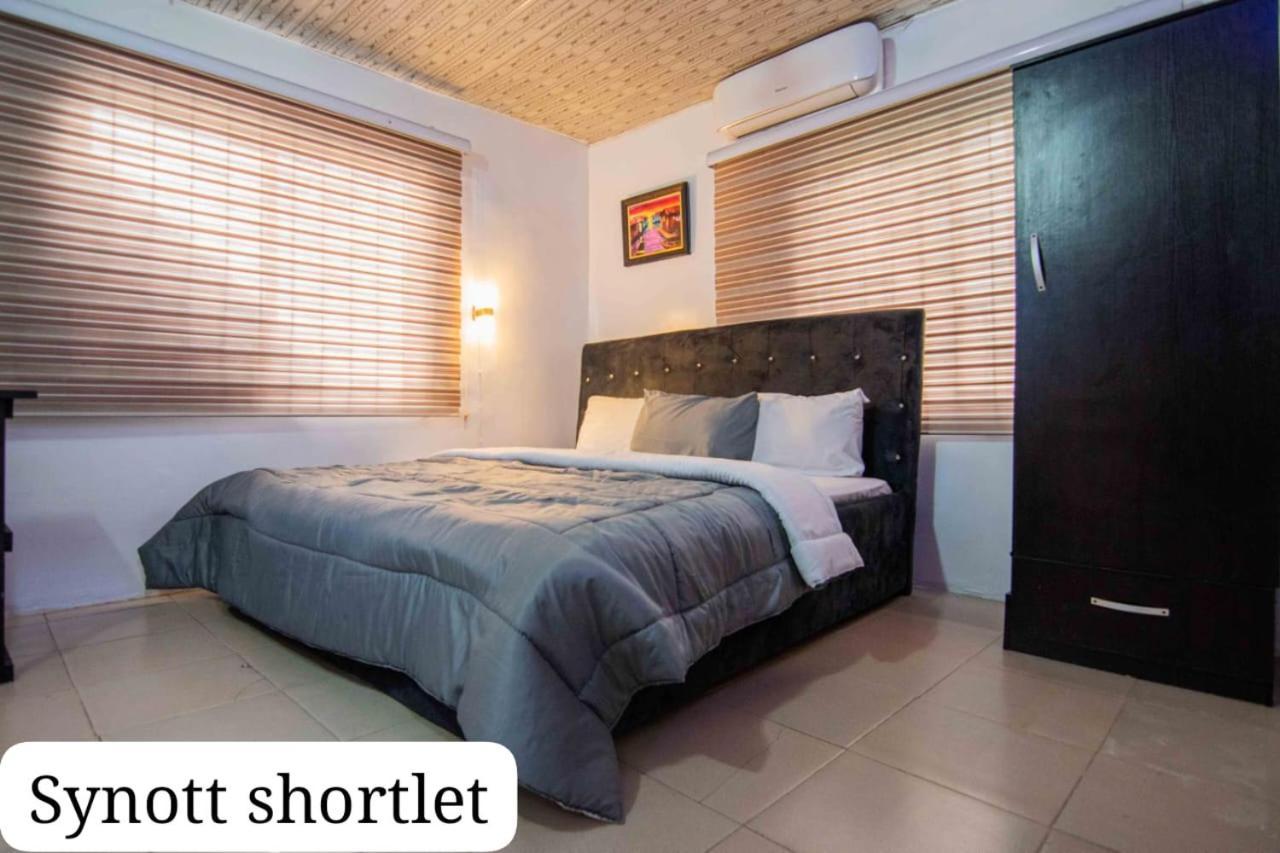 Synott Apartment Ikeja Buitenkant foto
