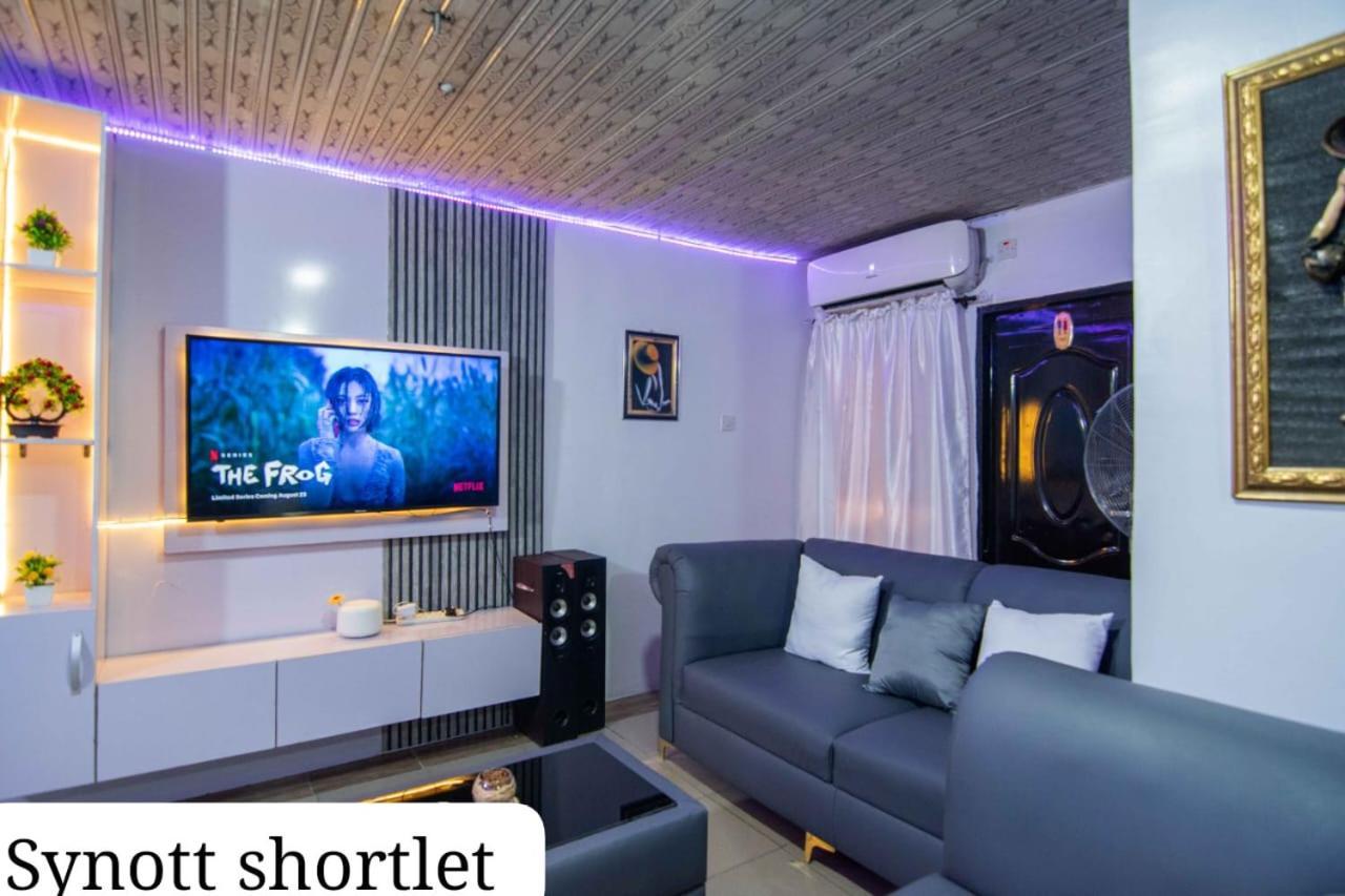Synott Apartment Ikeja Buitenkant foto