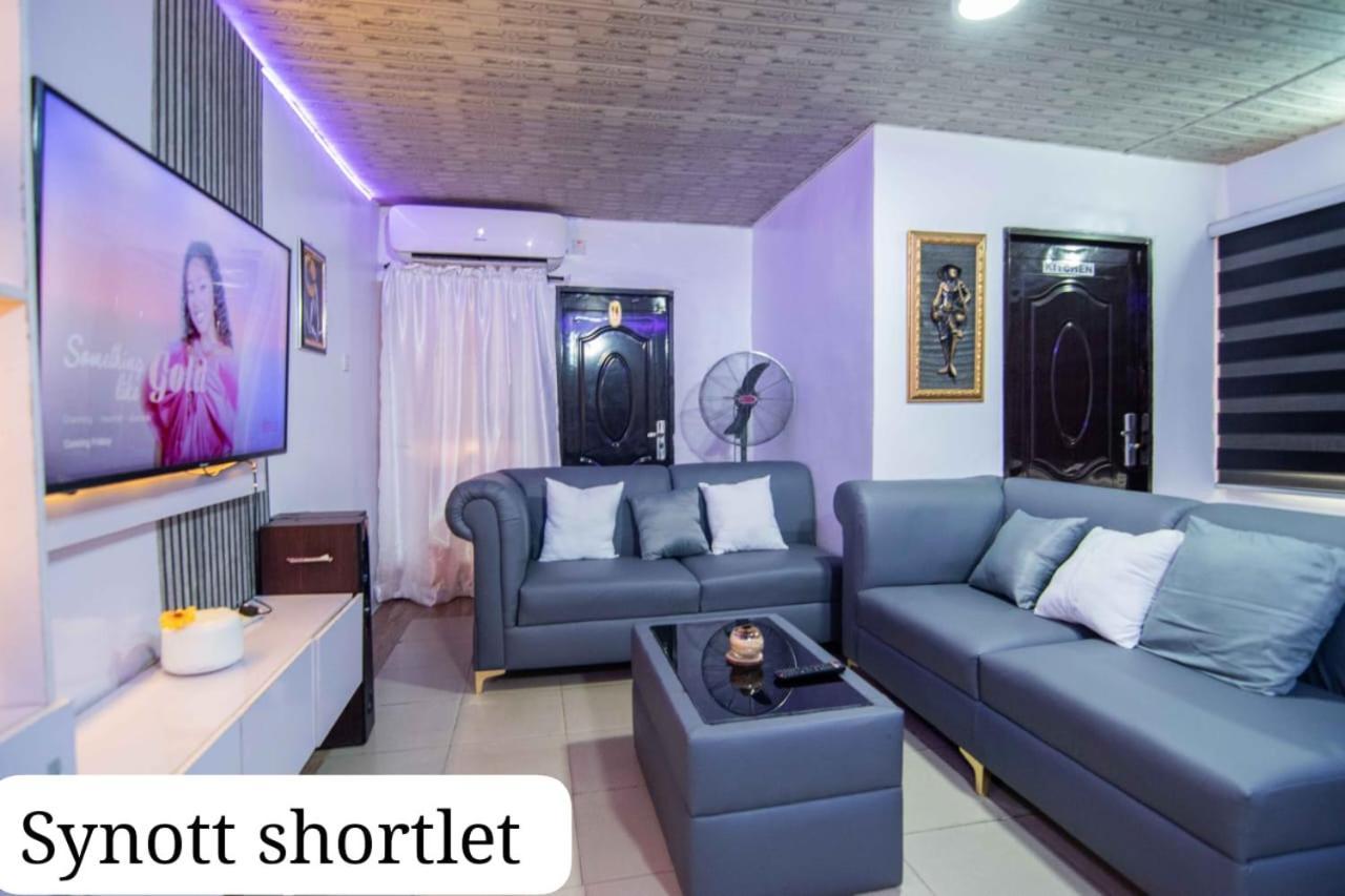 Synott Apartment Ikeja Buitenkant foto